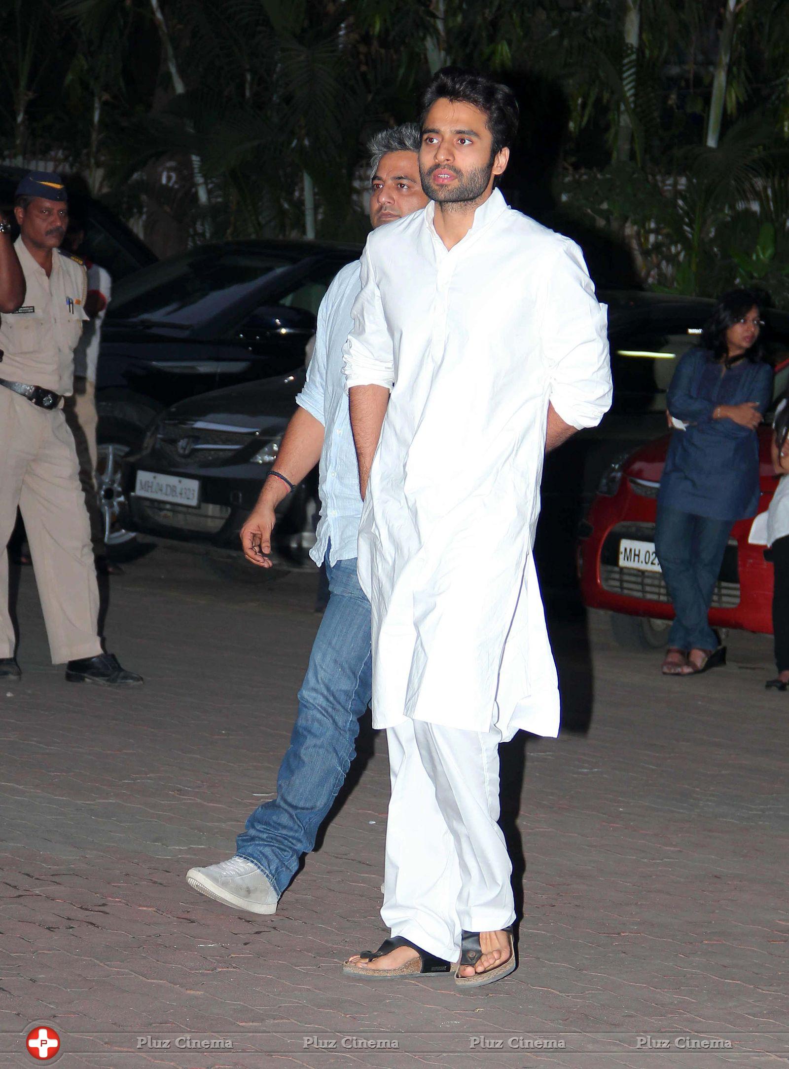 Jackky Bhagnani - Celebrities attend funeral of Farooq Sheikh Photos | Picture 689174