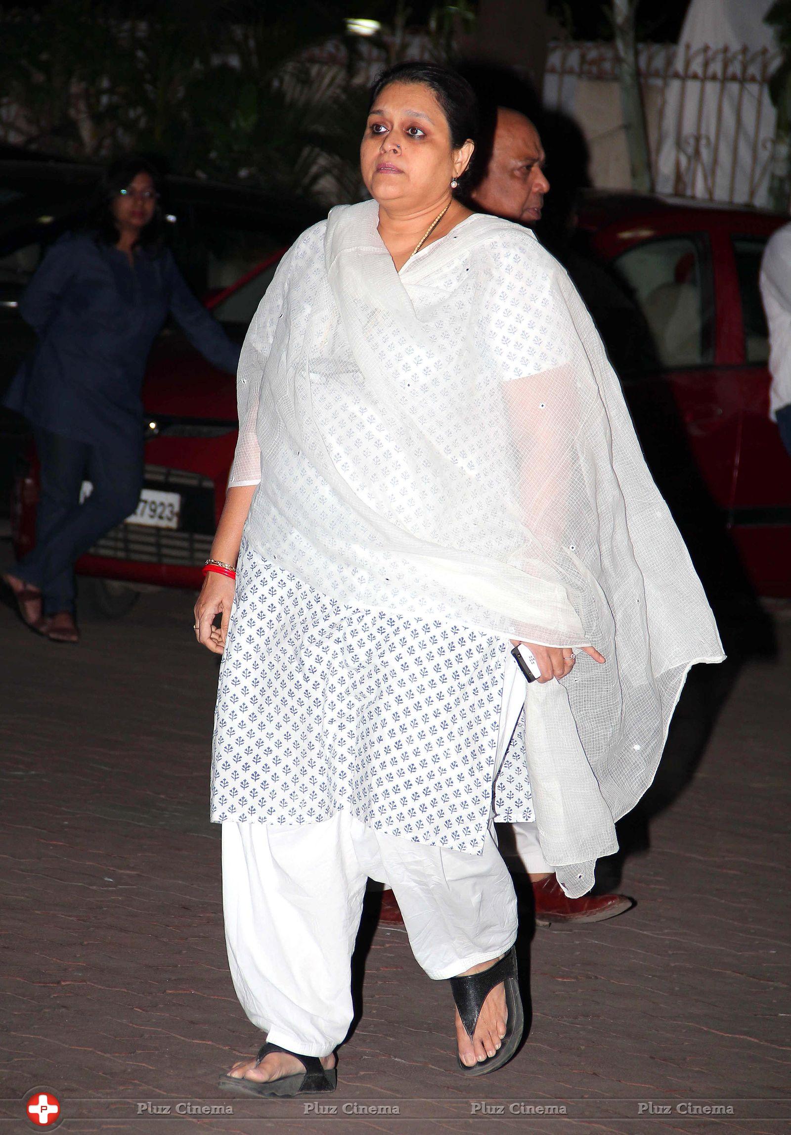 Supriya Pathak - Celebrities attend funeral of Farooq Sheikh Photos | Picture 689177