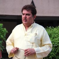 Raza Murad - Celebrities attend funeral of Farooq Sheikh Photos | Picture 689147
