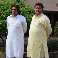 Celebrities attend funeral of Farooq Sheikh Photos | Picture 689148