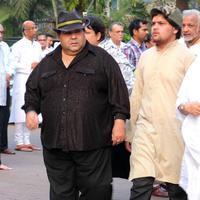 Paritosh Painter - Celebrities attend funeral of Farooq Sheikh Photos