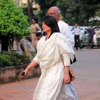 Sarika - Celebrities attend funeral of Farooq Sheikh Photos | Picture 689166