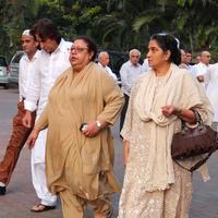 Celebrities attend funeral of Farooq Sheikh Photos | Picture 689167