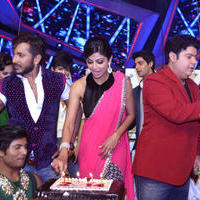 New Year cake cutting on the set of Nach Baliye 6 Photos | Picture 688942