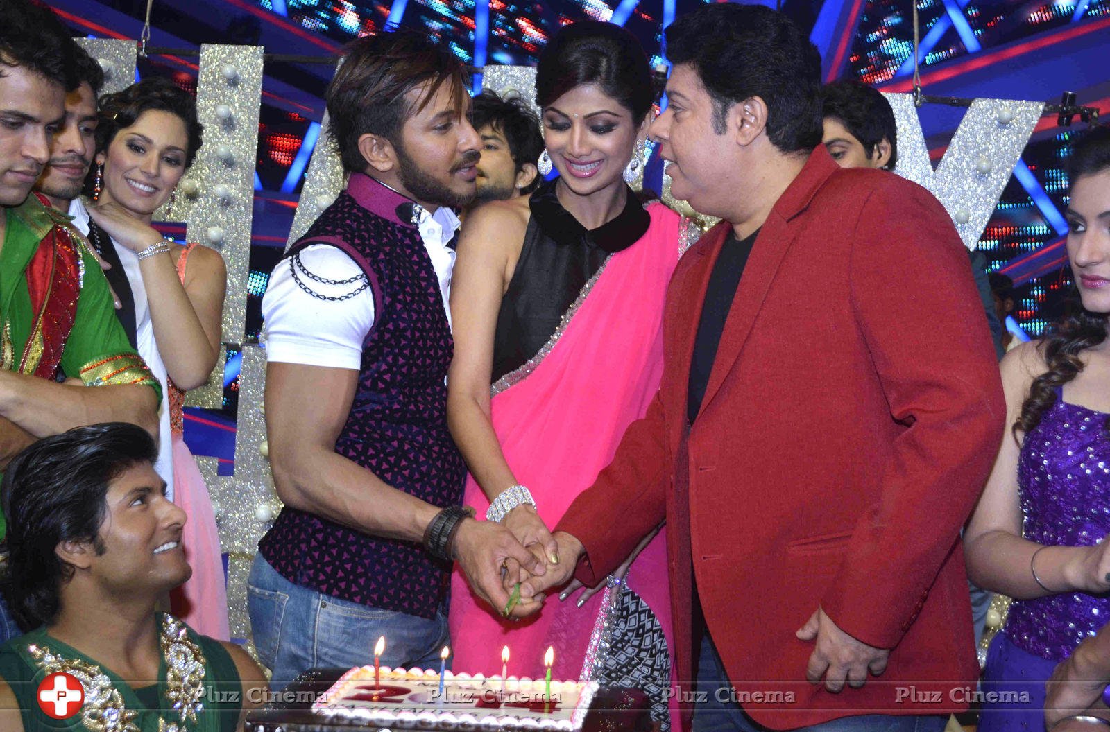 New Year cake cutting on the set of Nach Baliye 6 Photos | Picture 688938