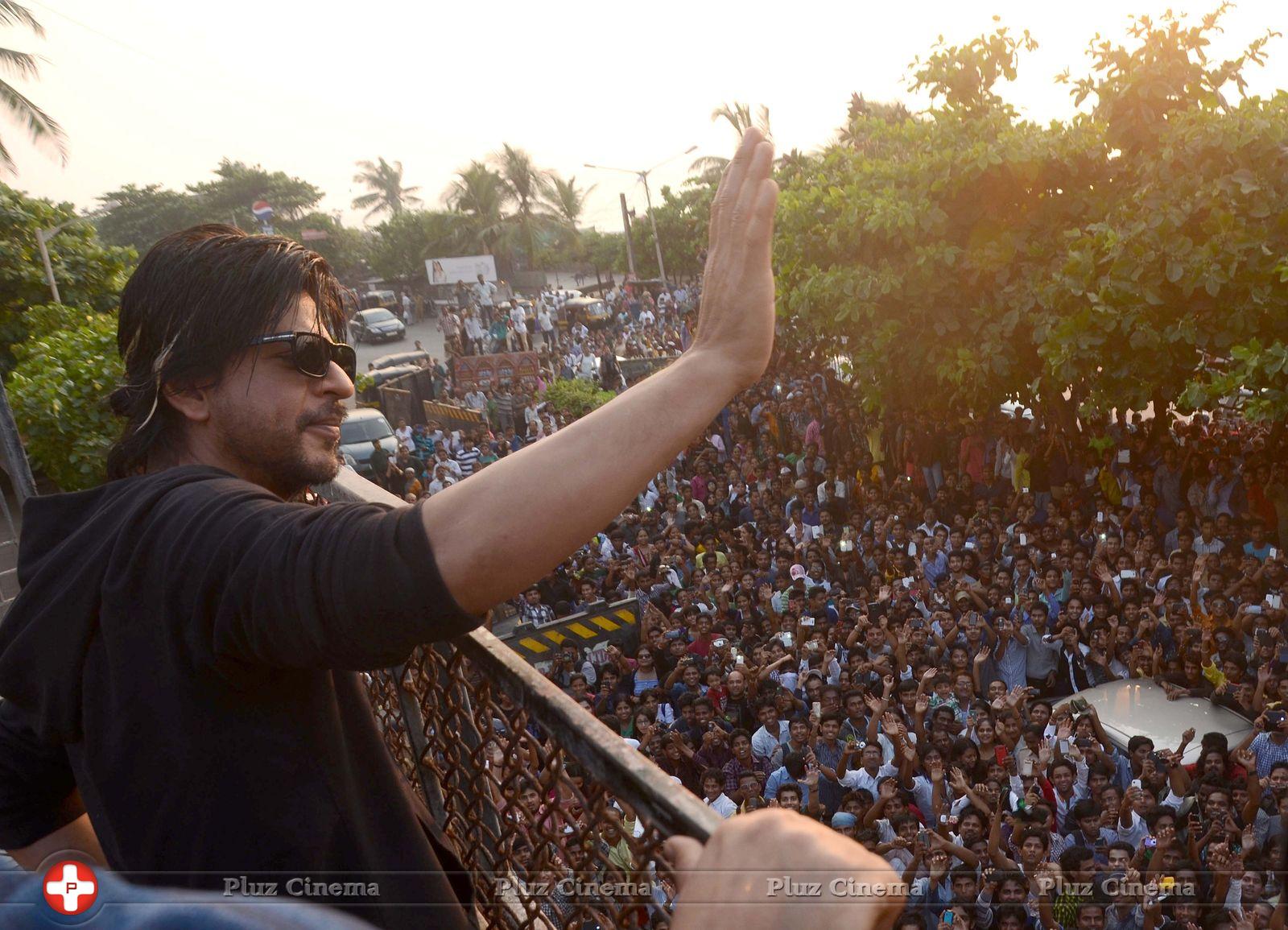 Shahrukh Khan - Shahrukh Khan Celebrates his 48th Birthday Photos | Picture 625629