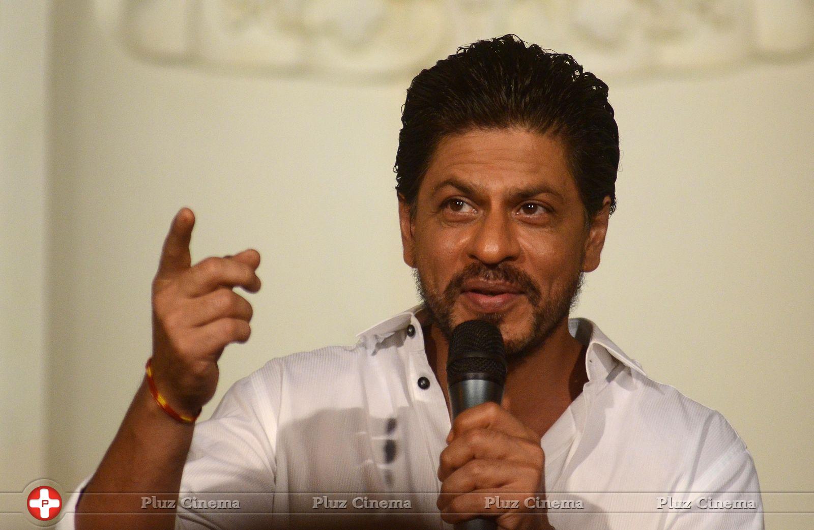 Shahrukh Khan - Shahrukh Khan Celebrates his 48th Birthday Photos | Picture 625644