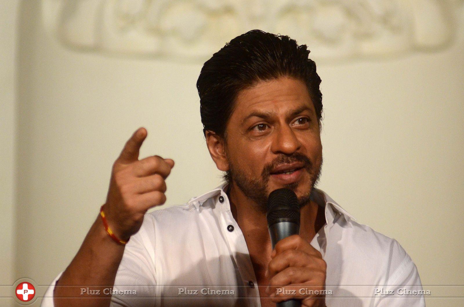 Shahrukh Khan - Shahrukh Khan Celebrates his 48th Birthday Photos | Picture 625646