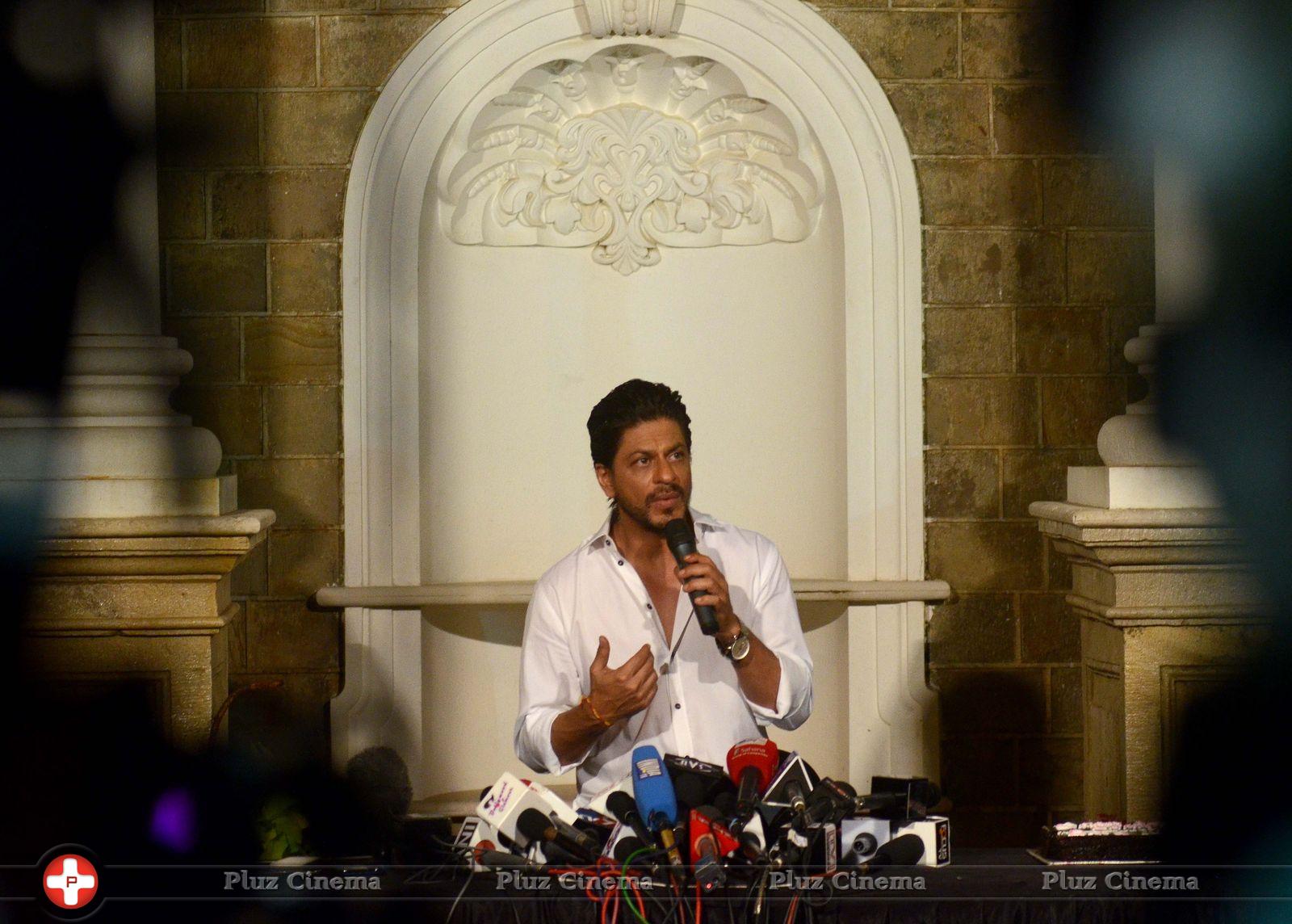 Shahrukh Khan - Shahrukh Khan Celebrates his 48th Birthday Photos | Picture 625650