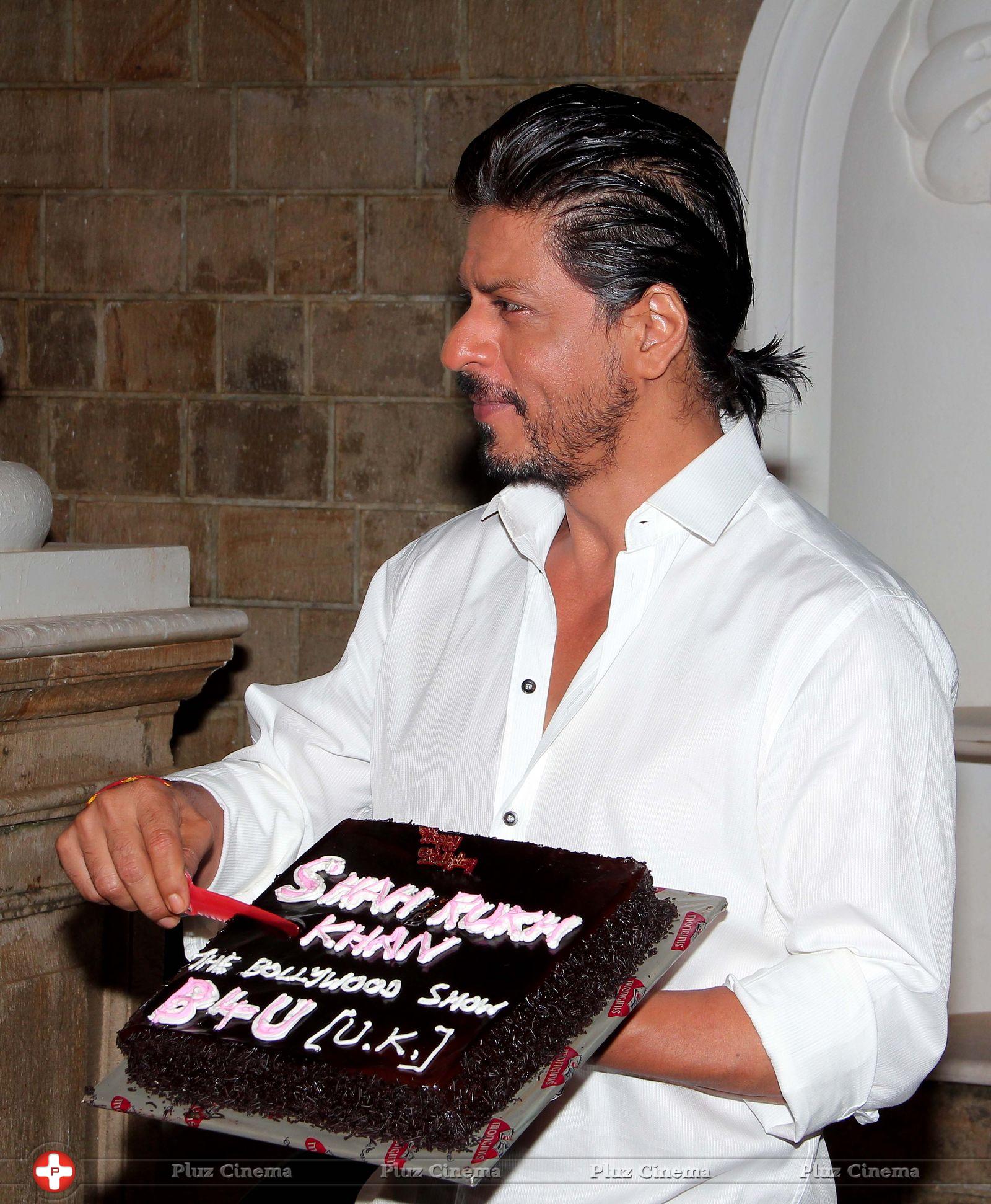 Shahrukh Khan - Shahrukh Khan Celebrates his 48th Birthday Photos | Picture 625653