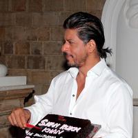 Shahrukh Khan - Shahrukh Khan Celebrates his 48th Birthday Photos | Picture 625653