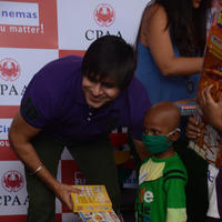 Vivek Oberoi Celebrates Diwali with Cancer Affected Children Photos