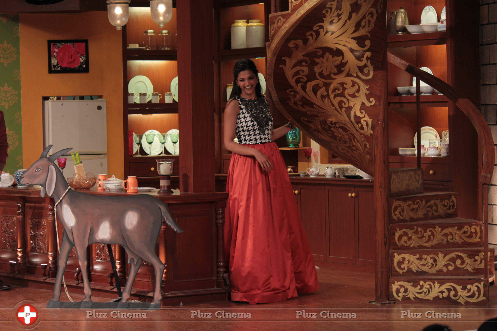 Deepika Padukone - Ranveer & Deepika Promotes Ram Leela on Comedy Nights With Kapil Photos | Picture 627156