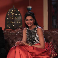 Deepika Padukone - Ranveer & Deepika Promotes Ram Leela on Comedy Nights With Kapil Photos | Picture 627143