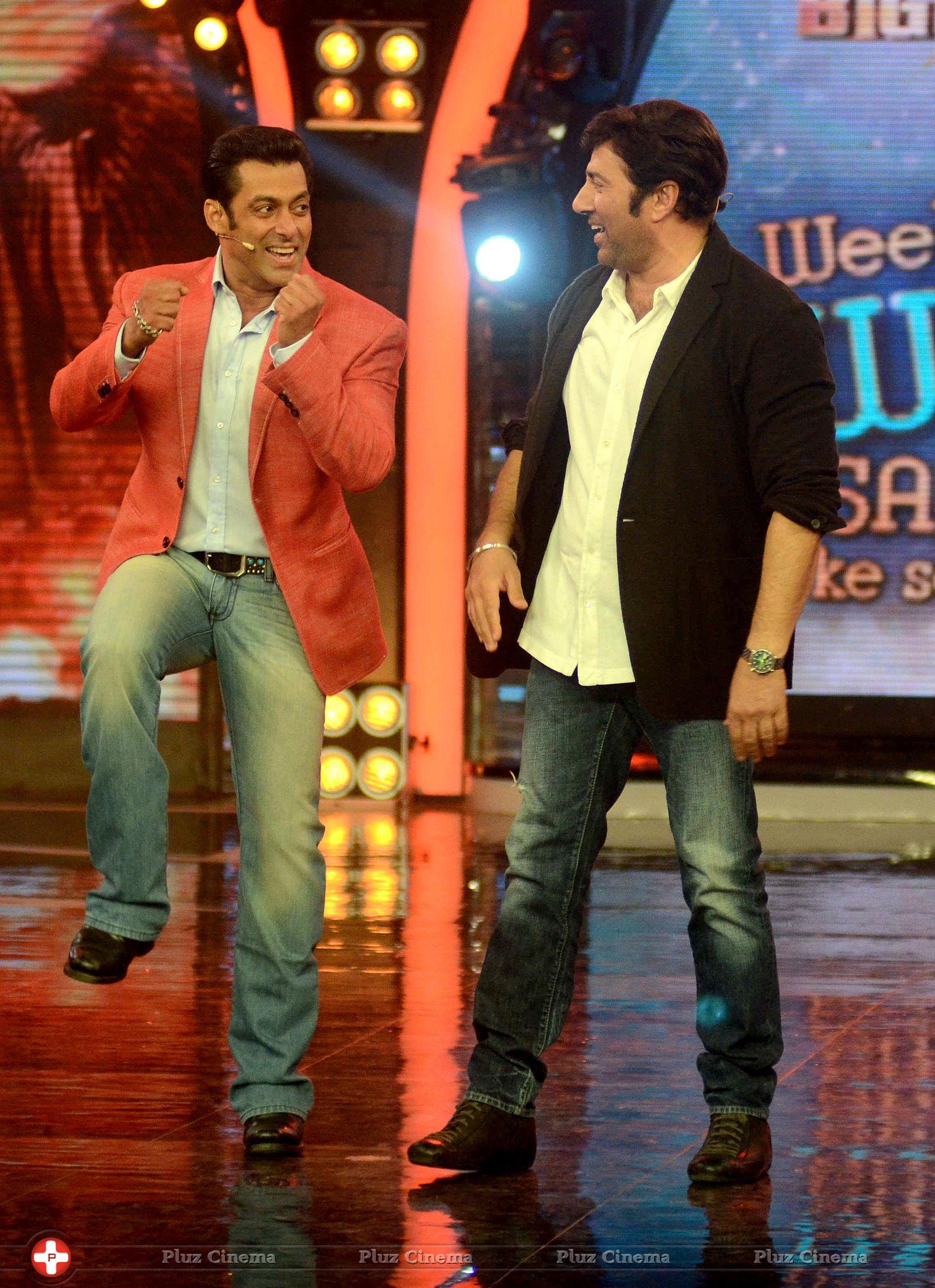 Sunny Deol promotes his film Singh Sahab The Great on the sets of Big Boss With Salman Khan Photos | Picture 633338