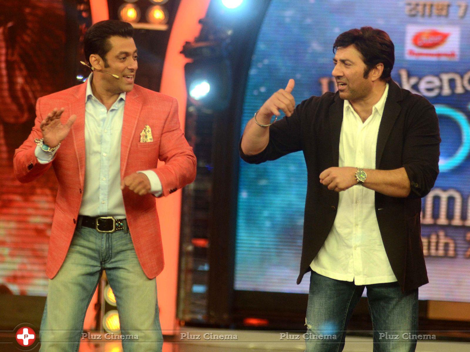 Sunny Deol promotes his film Singh Sahab The Great on the sets of Big Boss With Salman Khan Photos | Picture 633339