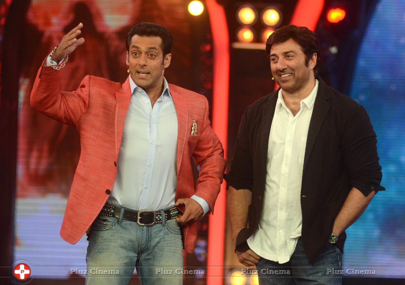 Sunny Deol promotes his film Singh Sahab The Great on the sets of Big Boss With Salman Khan Photos | Picture 633348