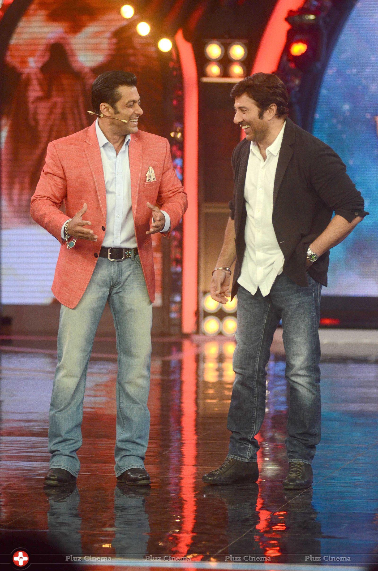 Sunny Deol promotes his film Singh Sahab The Great on the sets of Big Boss With Salman Khan Photos | Picture 633352