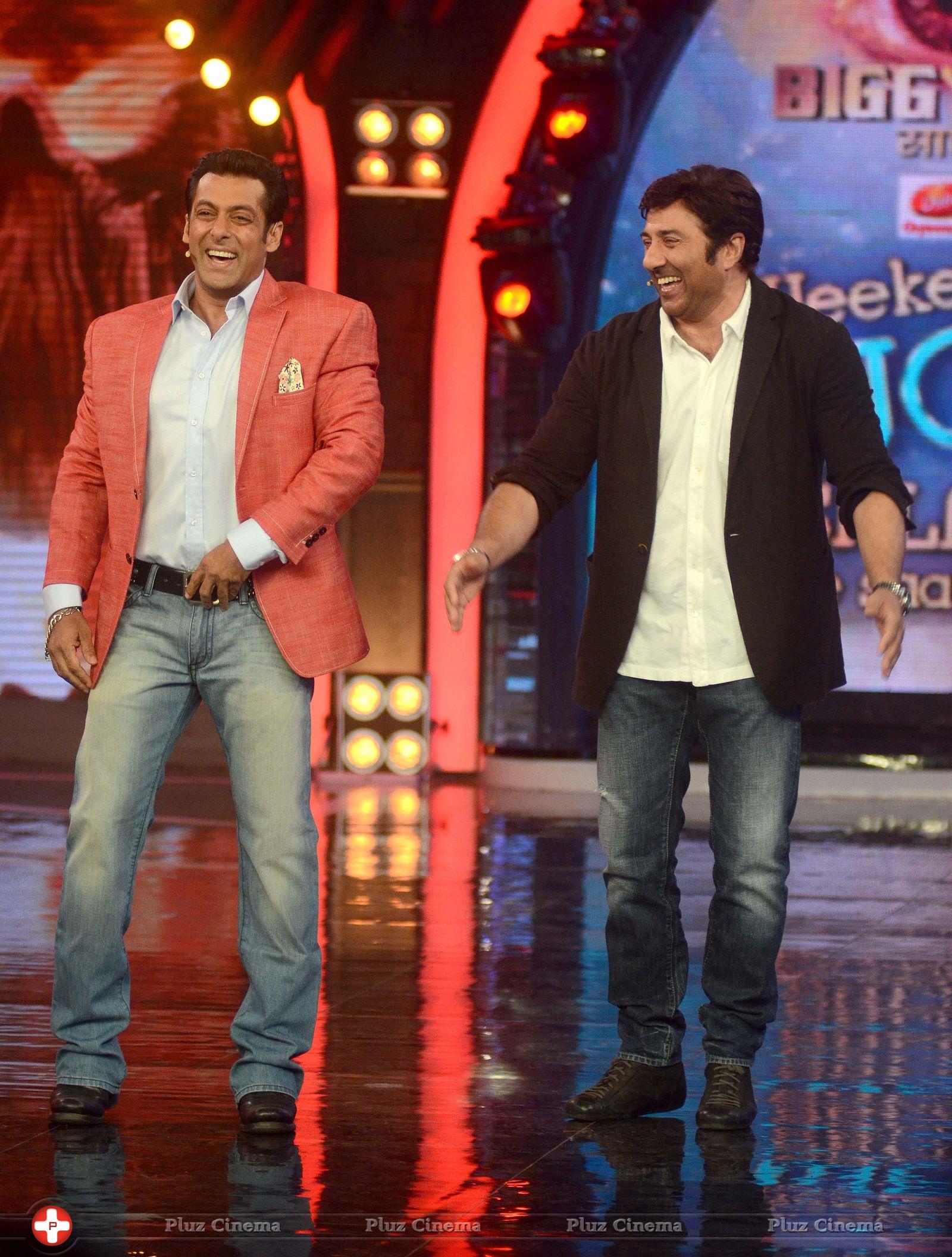 Sunny Deol promotes his film Singh Sahab The Great on the sets of Big Boss With Salman Khan Photos | Picture 633357