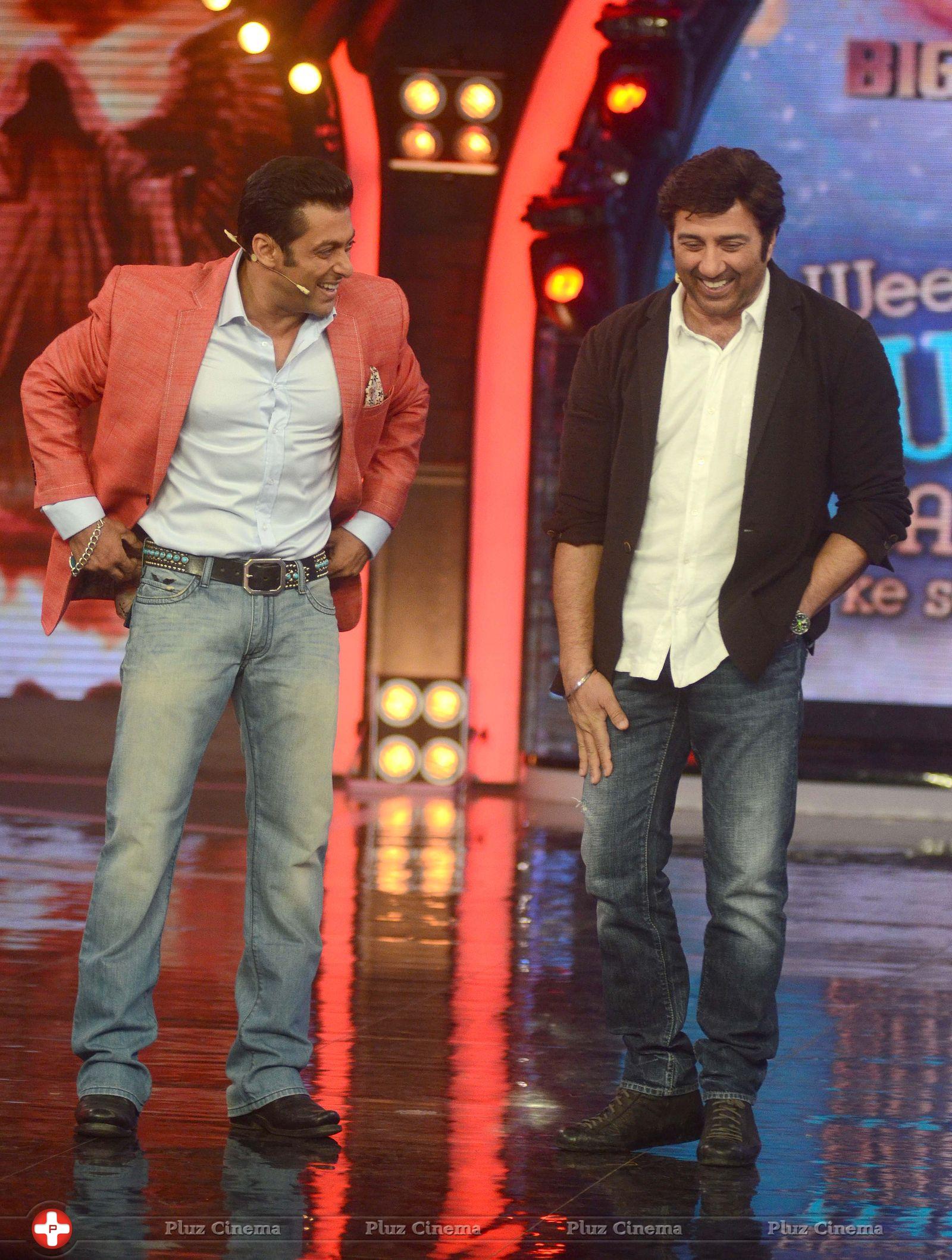 Sunny Deol promotes his film Singh Sahab The Great on the sets of Big Boss With Salman Khan Photos | Picture 633358