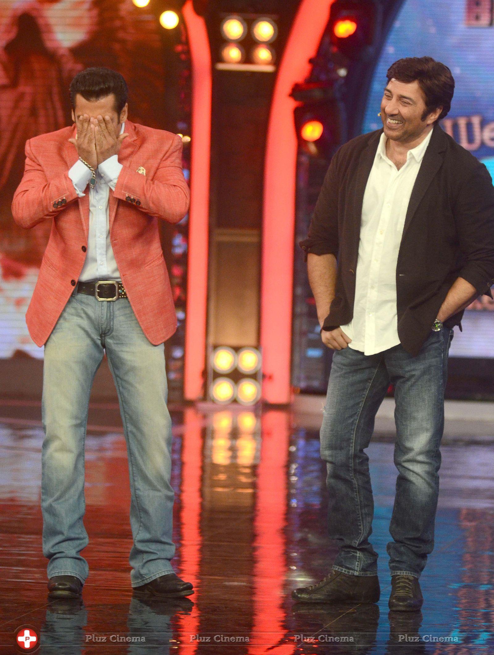 Sunny Deol promotes his film Singh Sahab The Great on the sets of Big Boss With Salman Khan Photos | Picture 633359