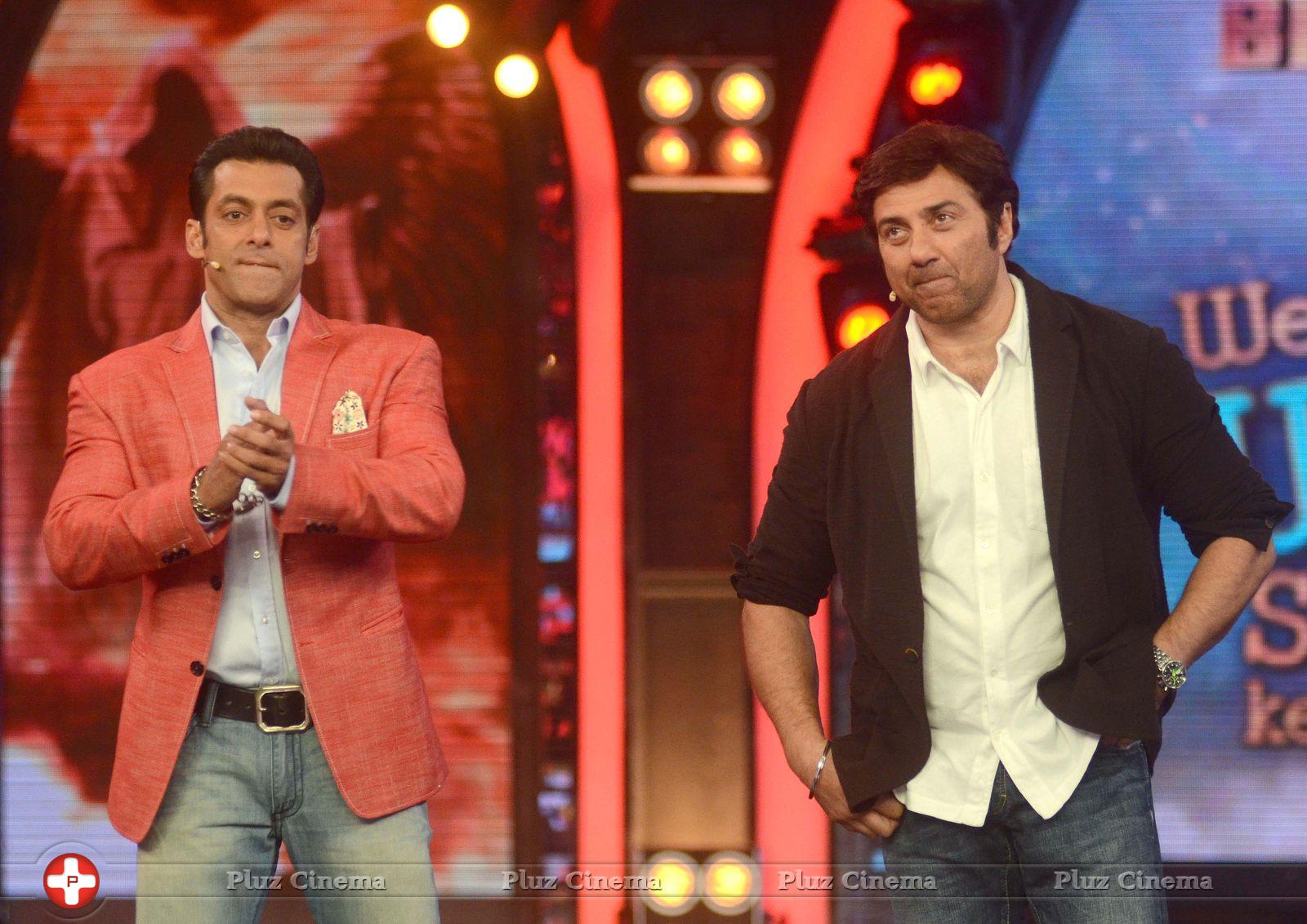 Sunny Deol promotes his film Singh Sahab The Great on the sets of Big Boss With Salman Khan Photos | Picture 633362