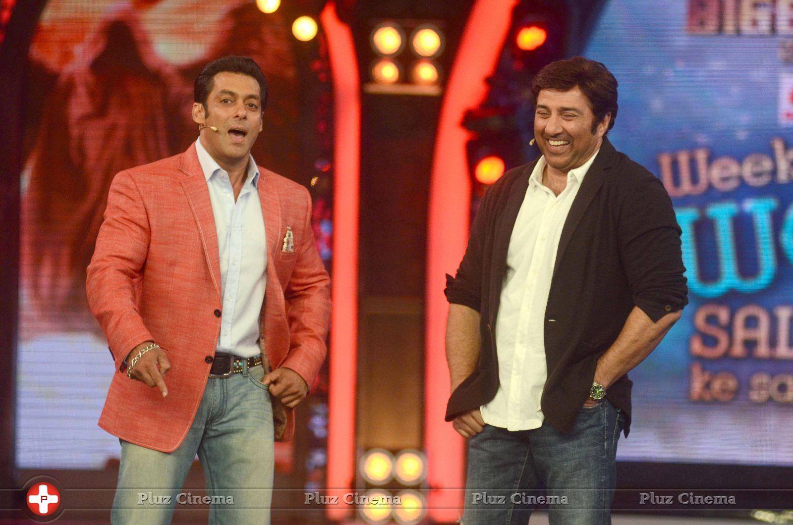 Sunny Deol promotes his film Singh Sahab The Great on the sets of Big Boss With Salman Khan Photos | Picture 633369