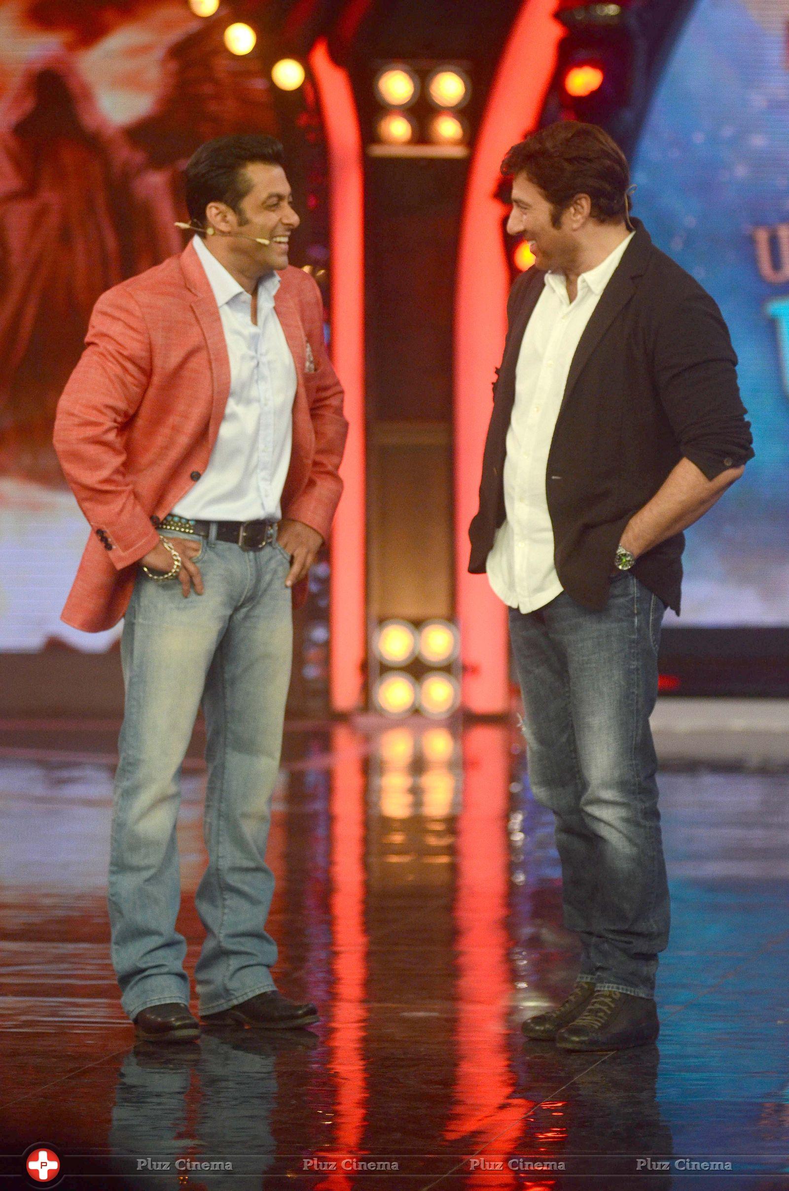 Sunny Deol promotes his film Singh Sahab The Great on the sets of Big Boss With Salman Khan Photos | Picture 633370