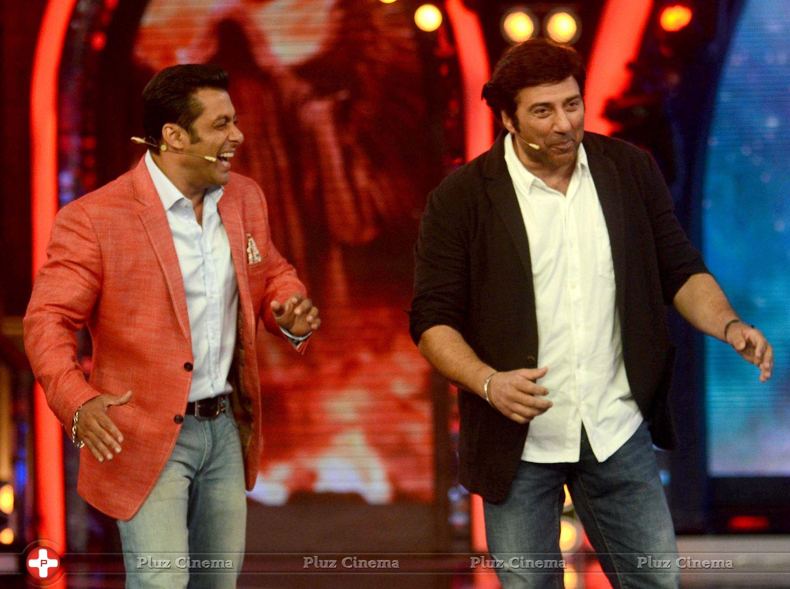 Sunny Deol promotes his film Singh Sahab The Great on the sets of Big Boss With Salman Khan Photos | Picture 633378