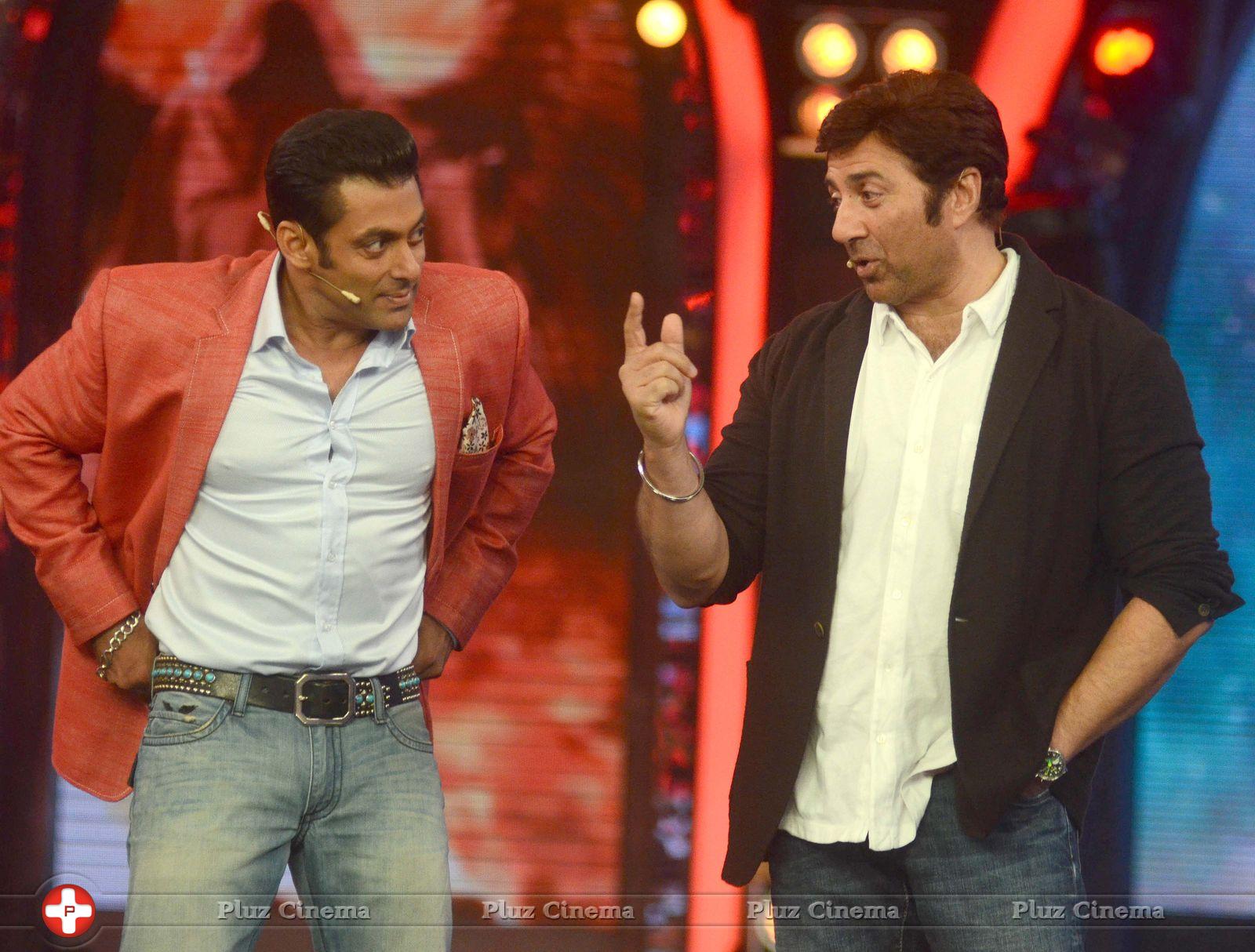 Sunny Deol promotes his film Singh Sahab The Great on the sets of Big Boss With Salman Khan Photos | Picture 633382