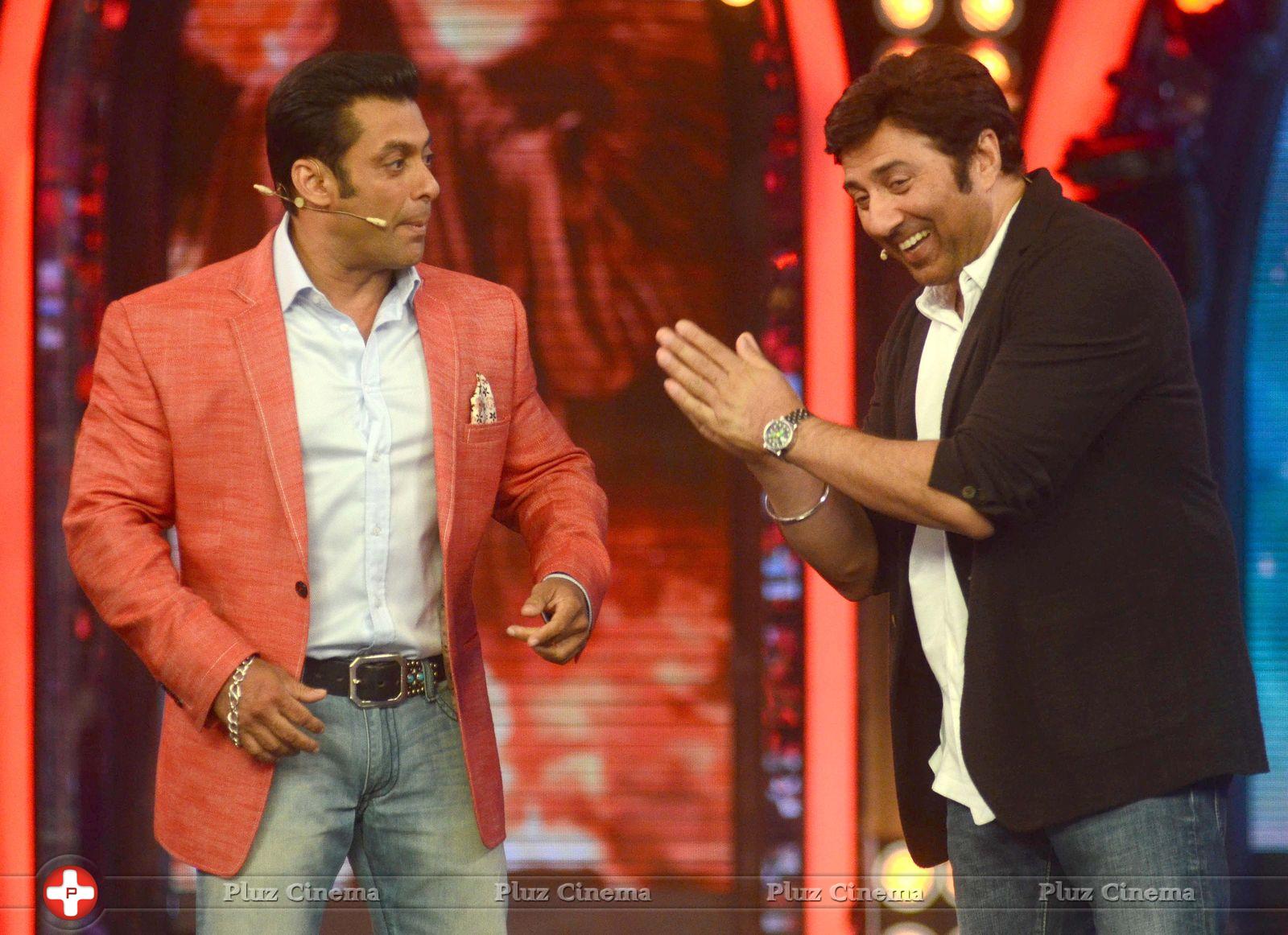 Sunny Deol promotes his film Singh Sahab The Great on the sets of Big Boss With Salman Khan Photos | Picture 633385