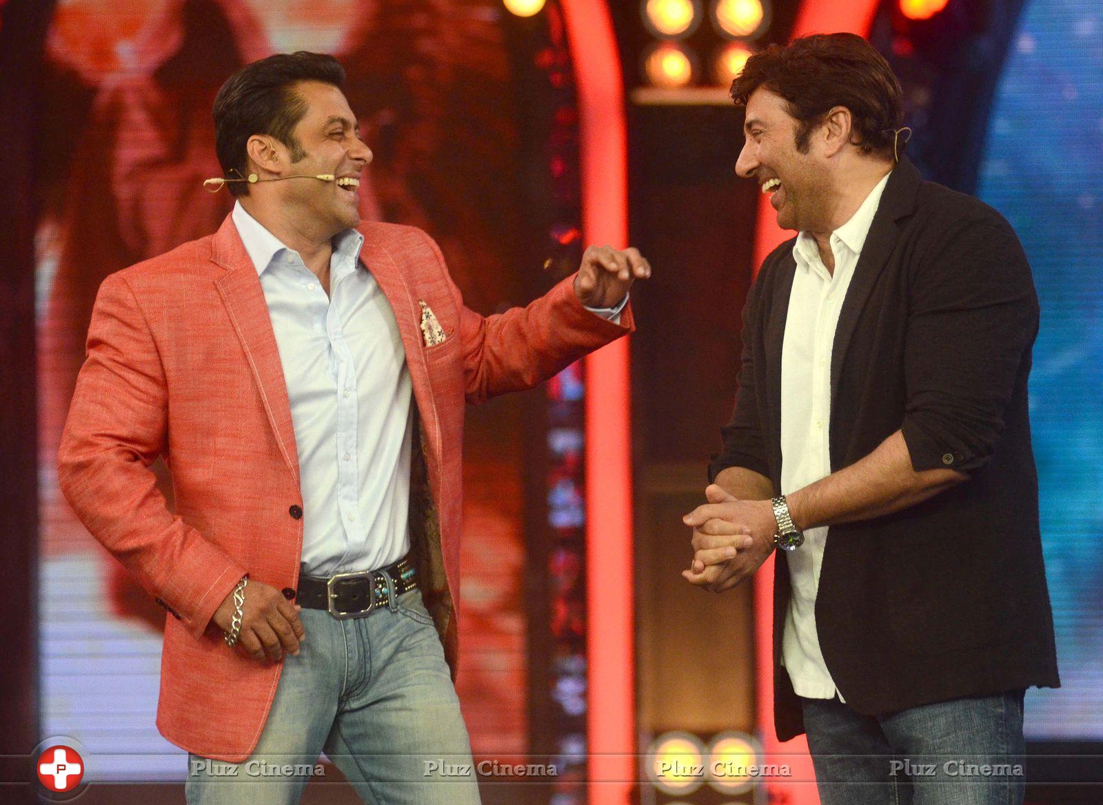 Sunny Deol promotes his film Singh Sahab The Great on the sets of Big Boss With Salman Khan Photos | Picture 633387