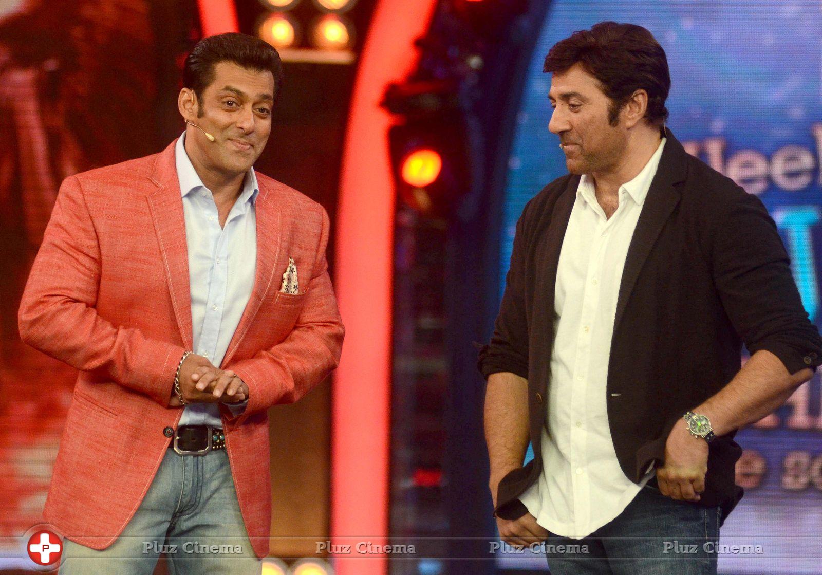 Sunny Deol promotes his film Singh Sahab The Great on the sets of Big Boss With Salman Khan Photos | Picture 633394