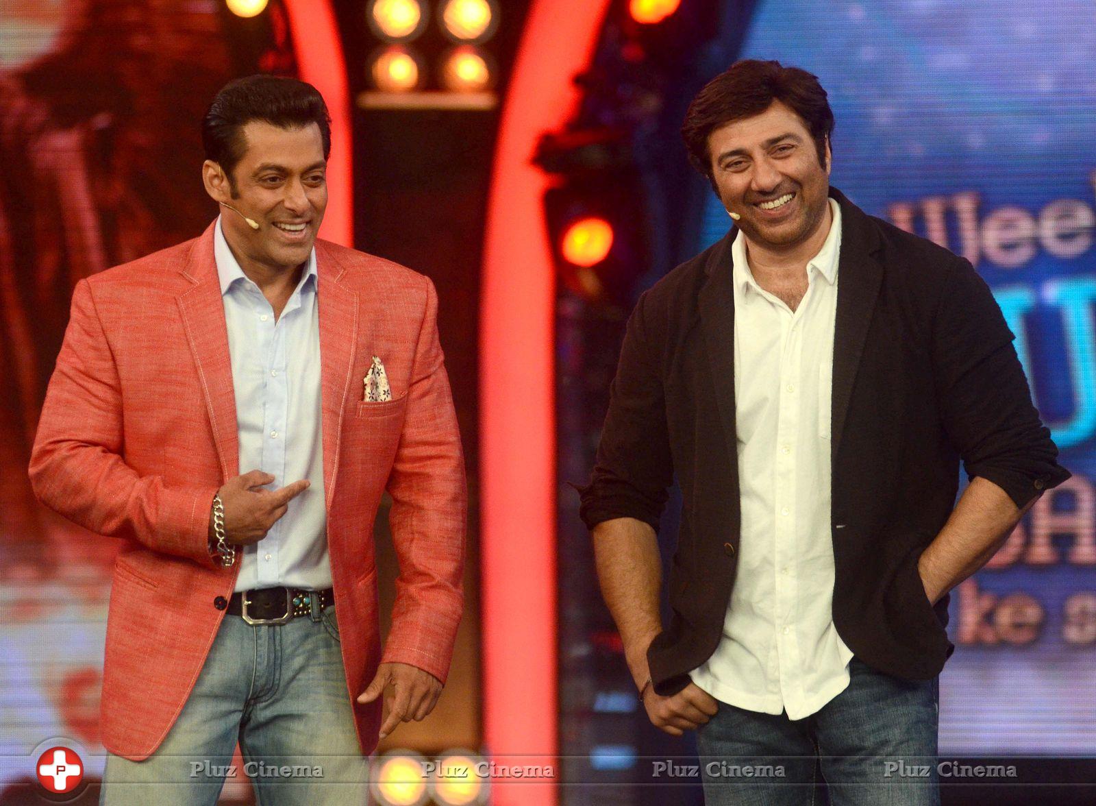 Sunny Deol promotes his film Singh Sahab The Great on the sets of Big Boss With Salman Khan Photos | Picture 633395