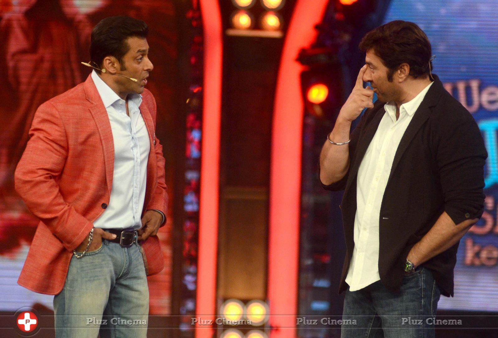 Sunny Deol promotes his film Singh Sahab The Great on the sets of Big Boss With Salman Khan Photos | Picture 633396