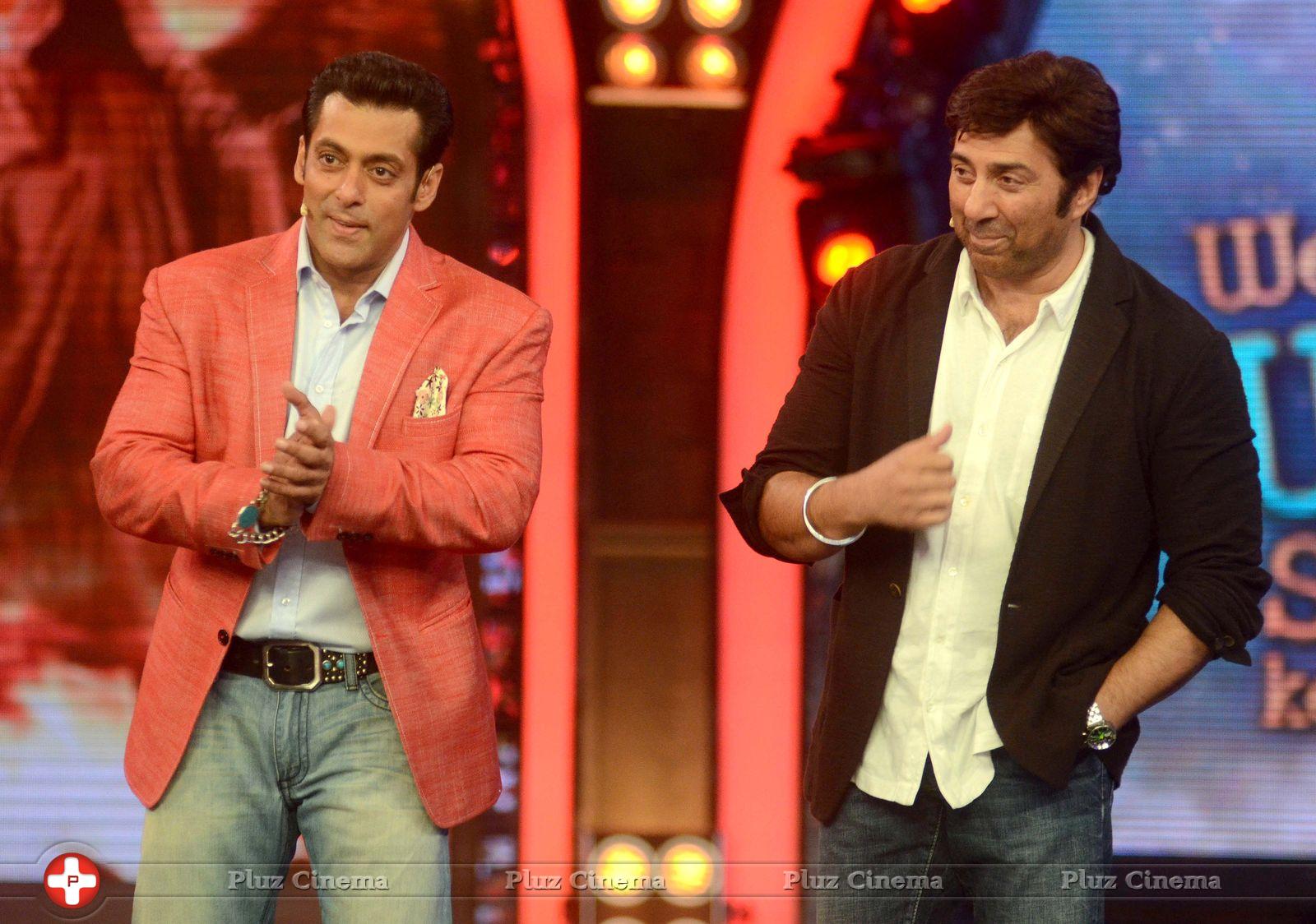 Sunny Deol promotes his film Singh Sahab The Great on the sets of Big Boss With Salman Khan Photos | Picture 633401
