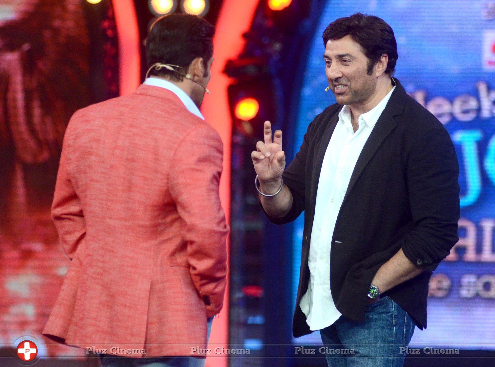 Sunny Deol promotes his film Singh Sahab The Great on the sets of Big Boss With Salman Khan Photos | Picture 633405