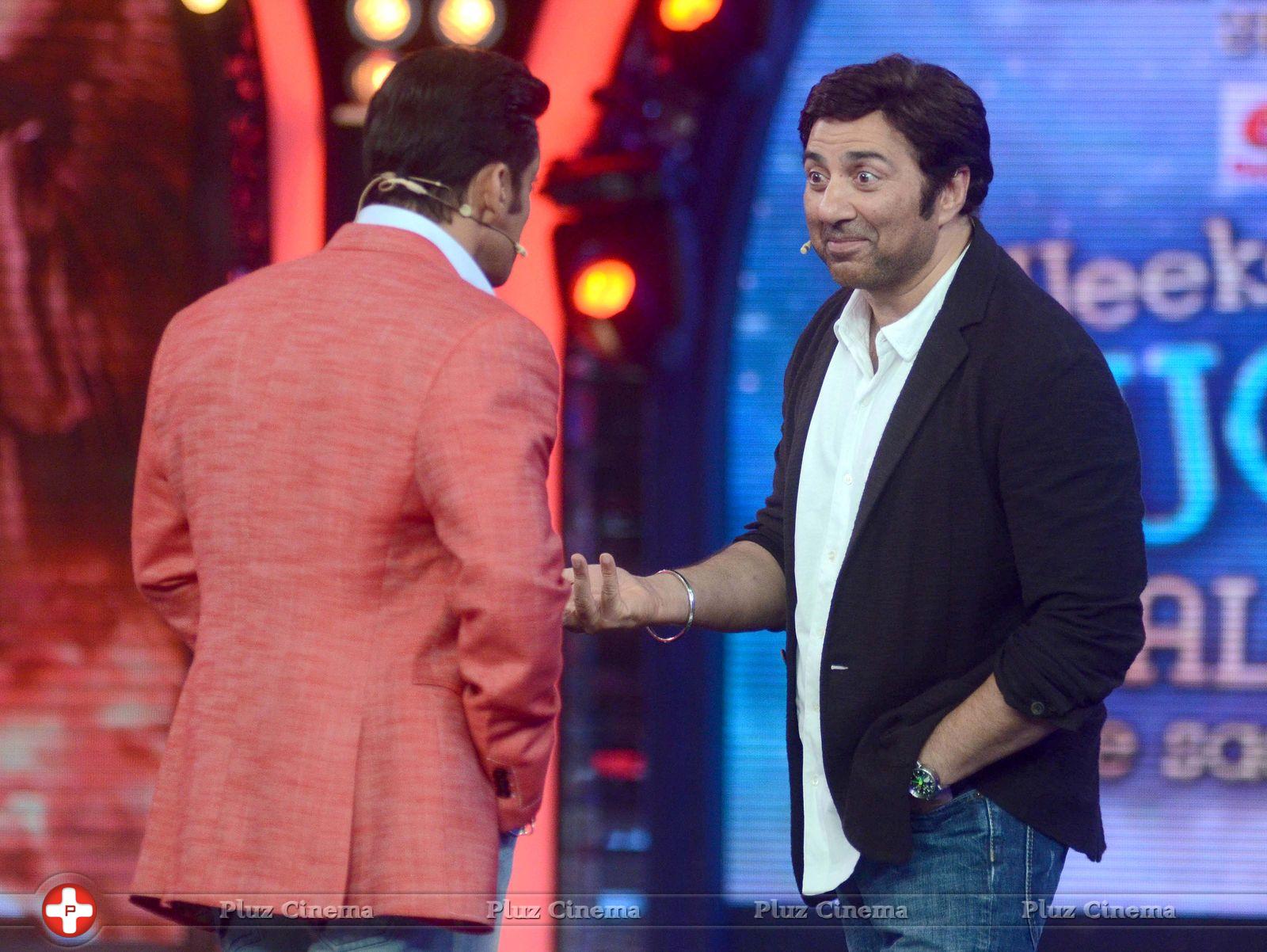 Sunny Deol promotes his film Singh Sahab The Great on the sets of Big Boss With Salman Khan Photos | Picture 633406