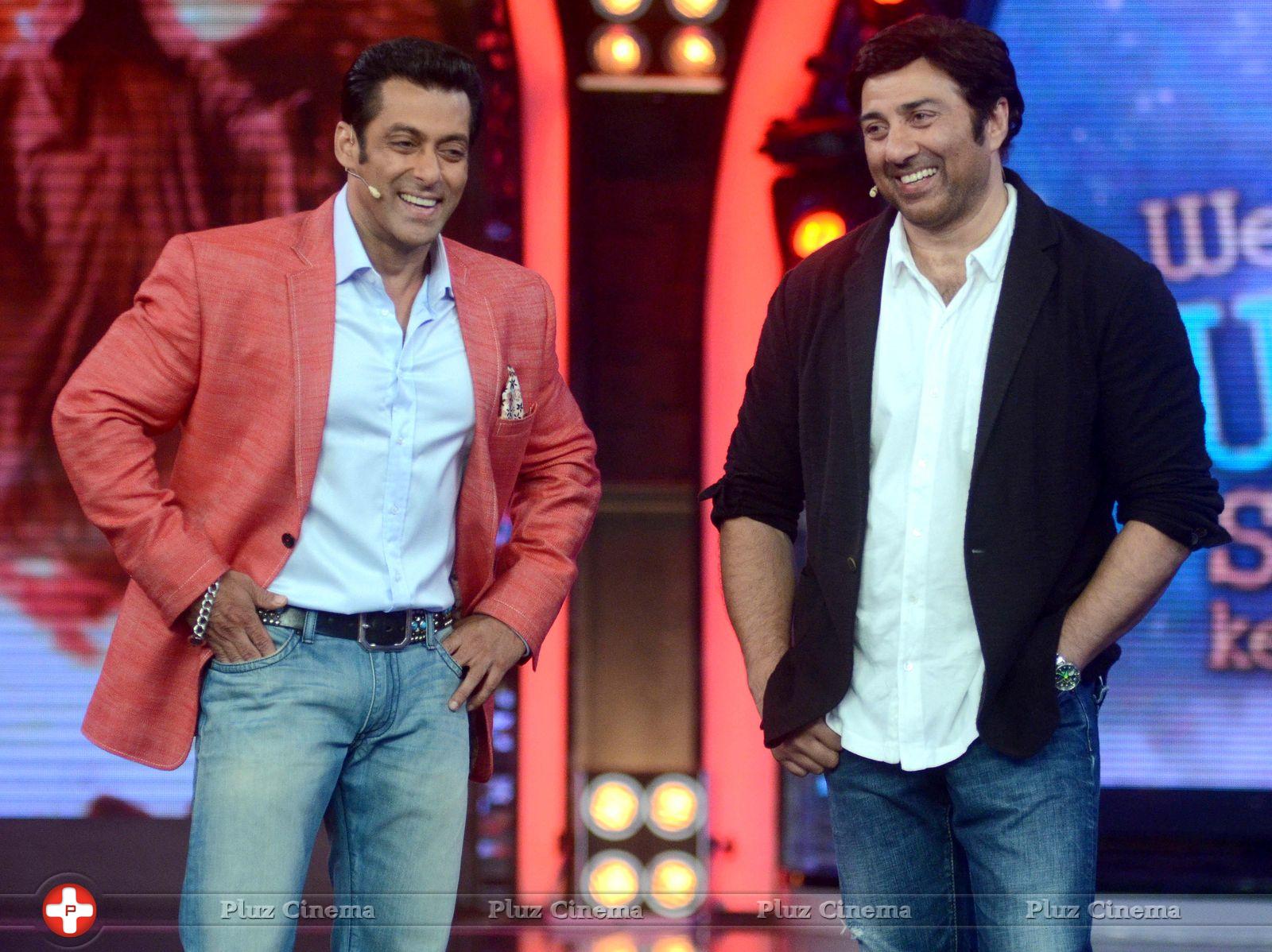 Sunny Deol promotes his film Singh Sahab The Great on the sets of Big Boss With Salman Khan Photos | Picture 633407