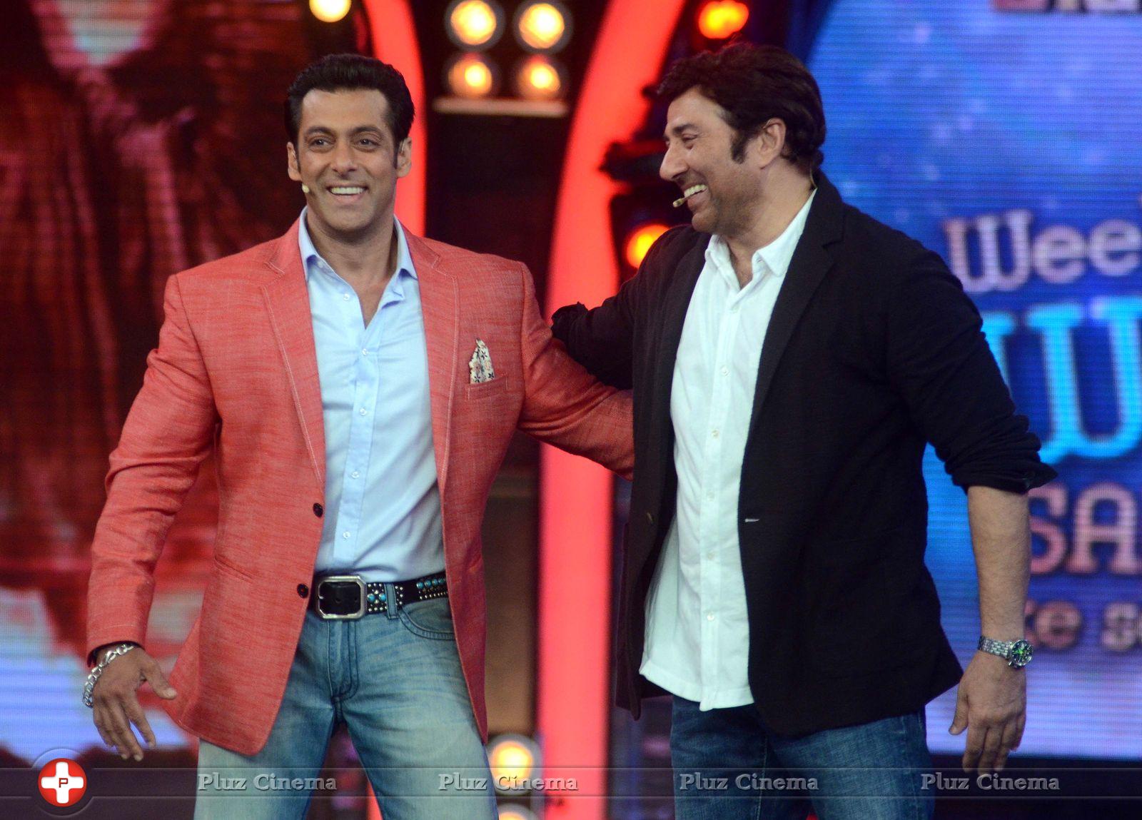 Sunny Deol promotes his film Singh Sahab The Great on the sets of Big Boss With Salman Khan Photos | Picture 633410