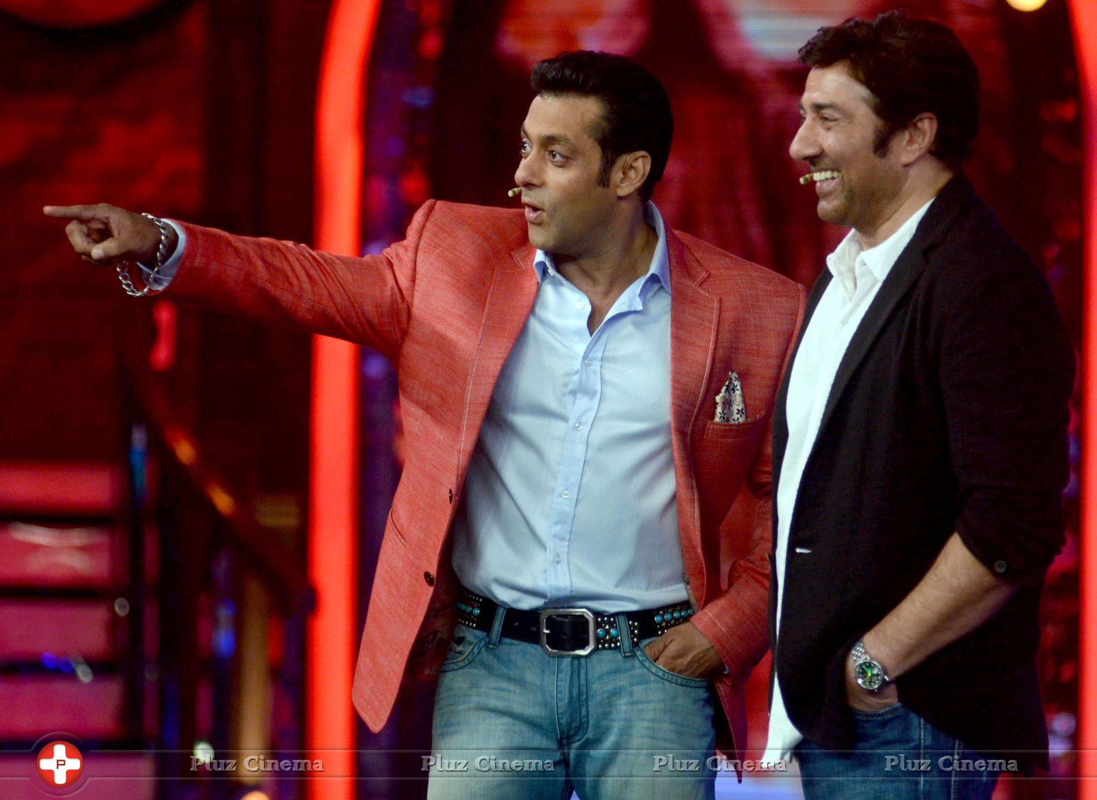 Sunny Deol promotes his film Singh Sahab The Great on the sets of Big Boss With Salman Khan Photos | Picture 633412