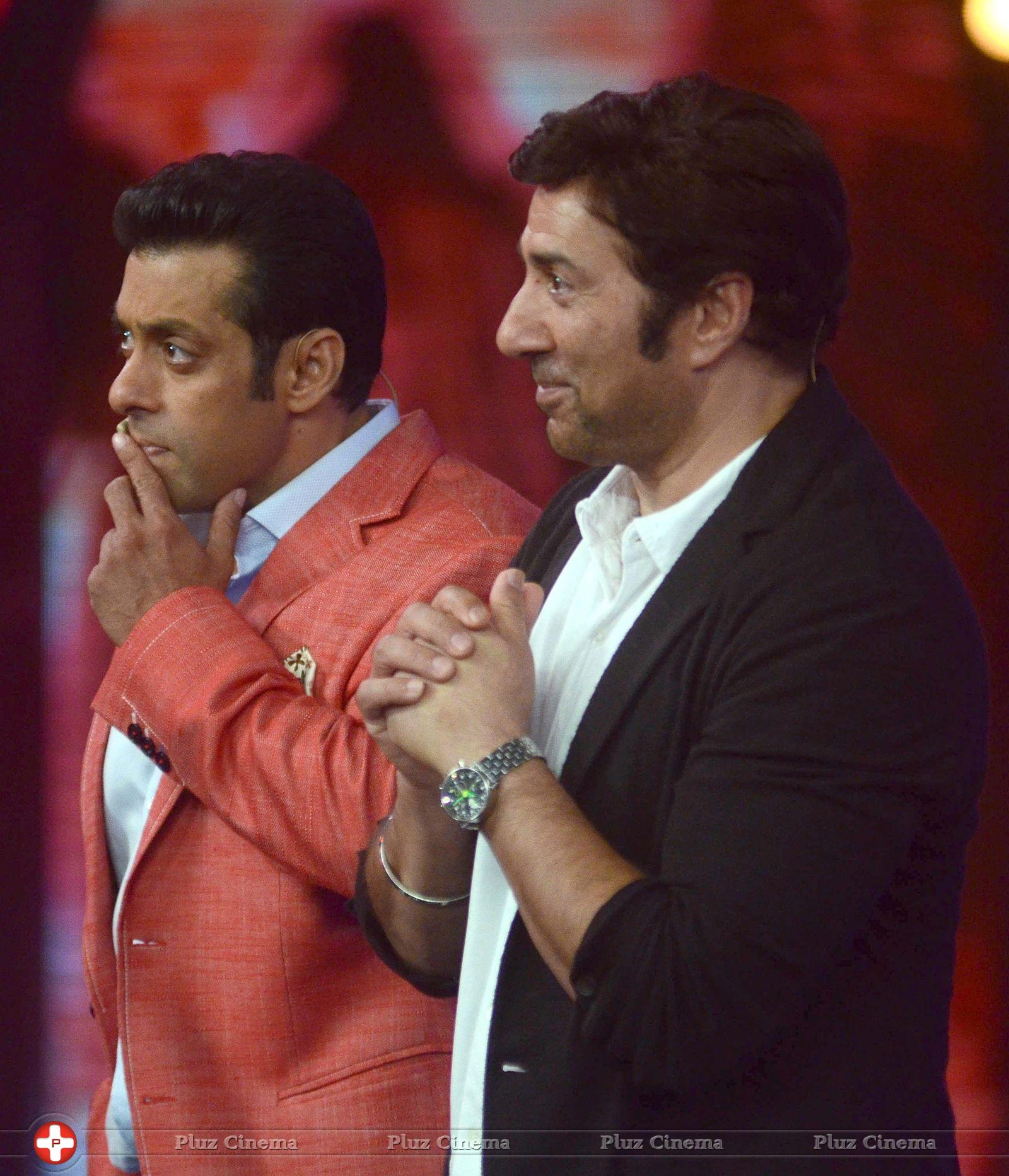 Sunny Deol promotes his film Singh Sahab The Great on the sets of Big Boss With Salman Khan Photos | Picture 633418