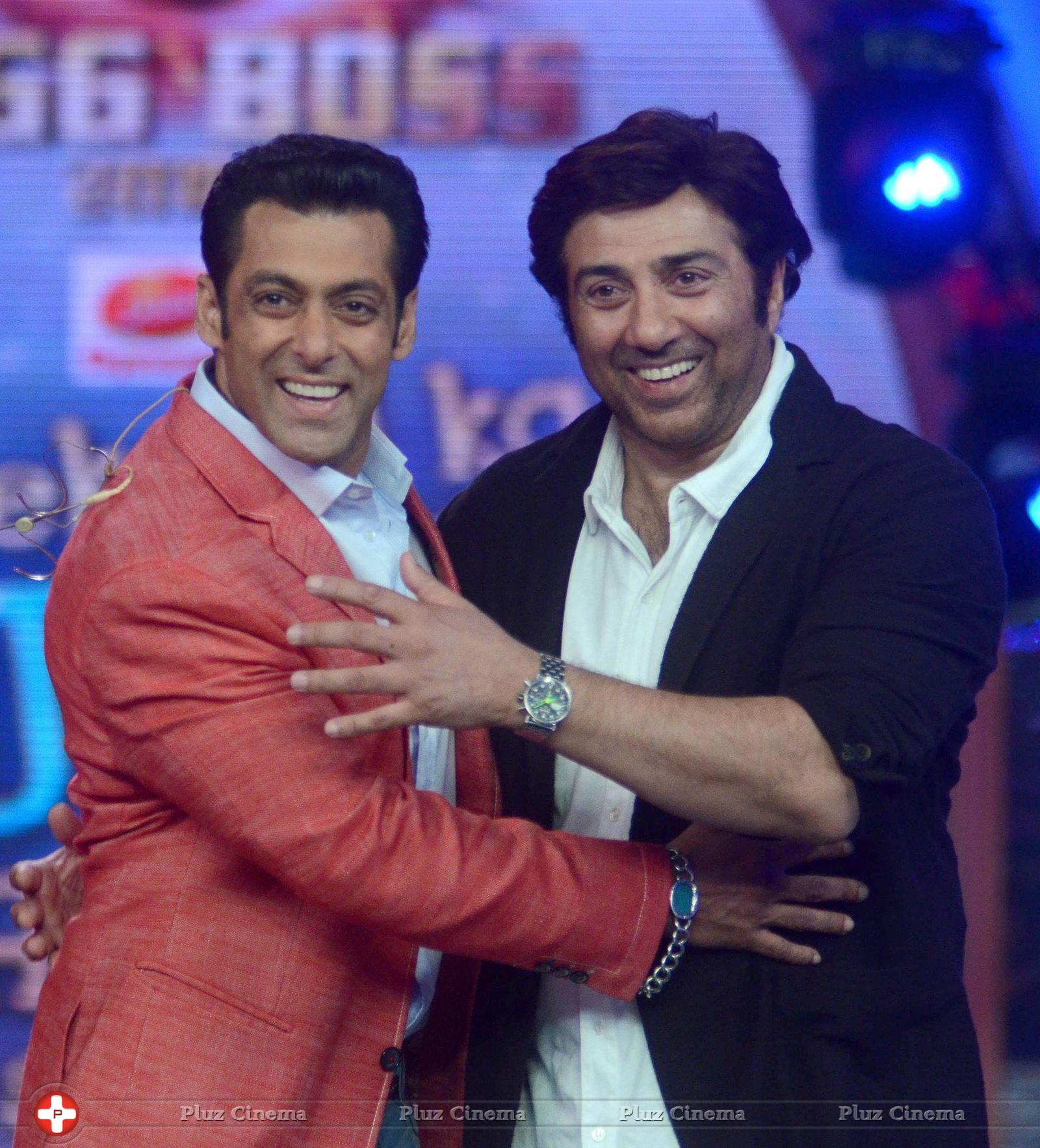 Sunny Deol promotes his film Singh Sahab The Great on the sets of Big Boss With Salman Khan Photos | Picture 633425