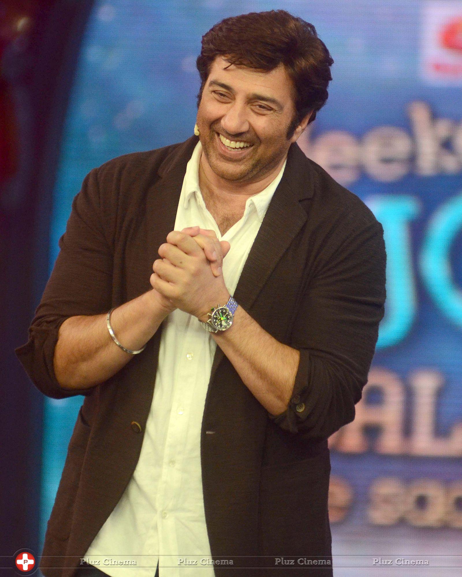 Sunny Deol - Sunny Deol promotes his film Singh Sahab The Great on the sets of Big Boss With Salman Khan Photos | Picture 633454