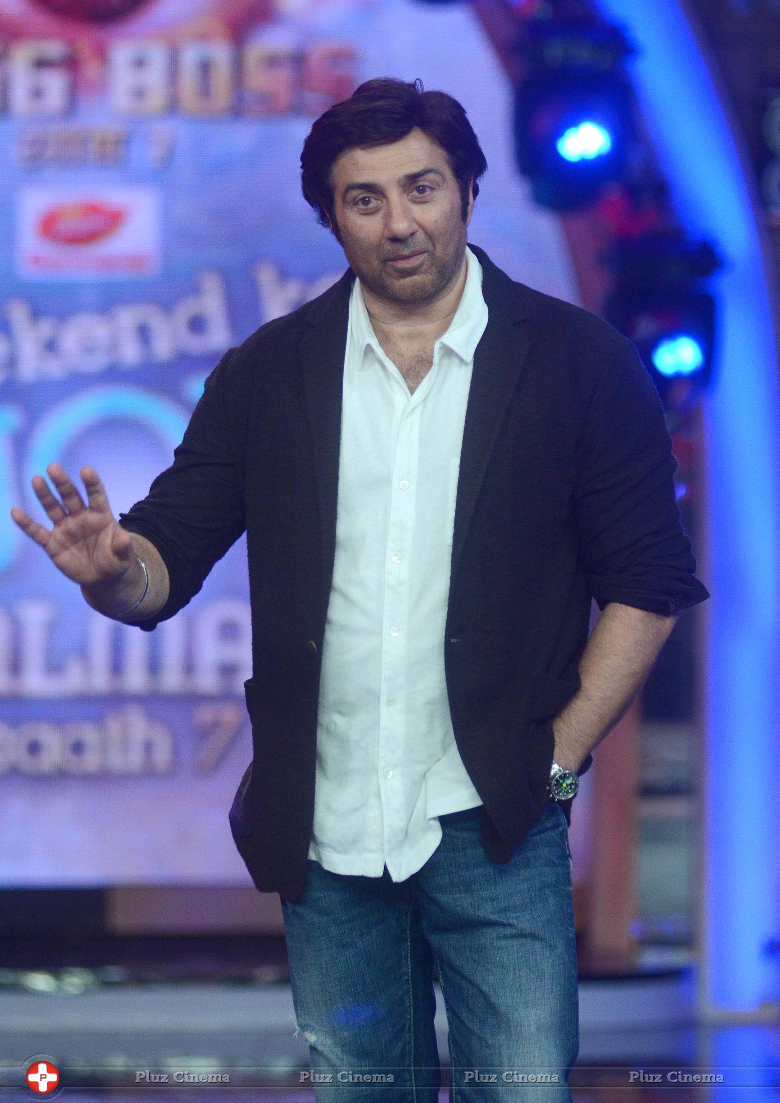 Sunny Deol - Sunny Deol promotes his film Singh Sahab The Great on the sets of Big Boss With Salman Khan Photos | Picture 633456