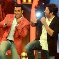 Sunny Deol promotes his film Singh Sahab The Great on the sets of Big Boss With Salman Khan Photos | Picture 633337