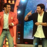 Sunny Deol promotes his film Singh Sahab The Great on the sets of Big Boss With Salman Khan Photos | Picture 633339