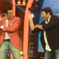 Sunny Deol promotes his film Singh Sahab The Great on the sets of Big Boss With Salman Khan Photos | Picture 633342