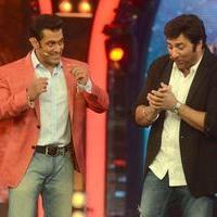 Sunny Deol promotes his film Singh Sahab The Great on the sets of Big Boss With Salman Khan Photos | Picture 633343