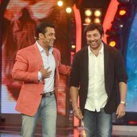 Sunny Deol promotes his film Singh Sahab The Great on the sets of Big Boss With Salman Khan Photos | Picture 633346